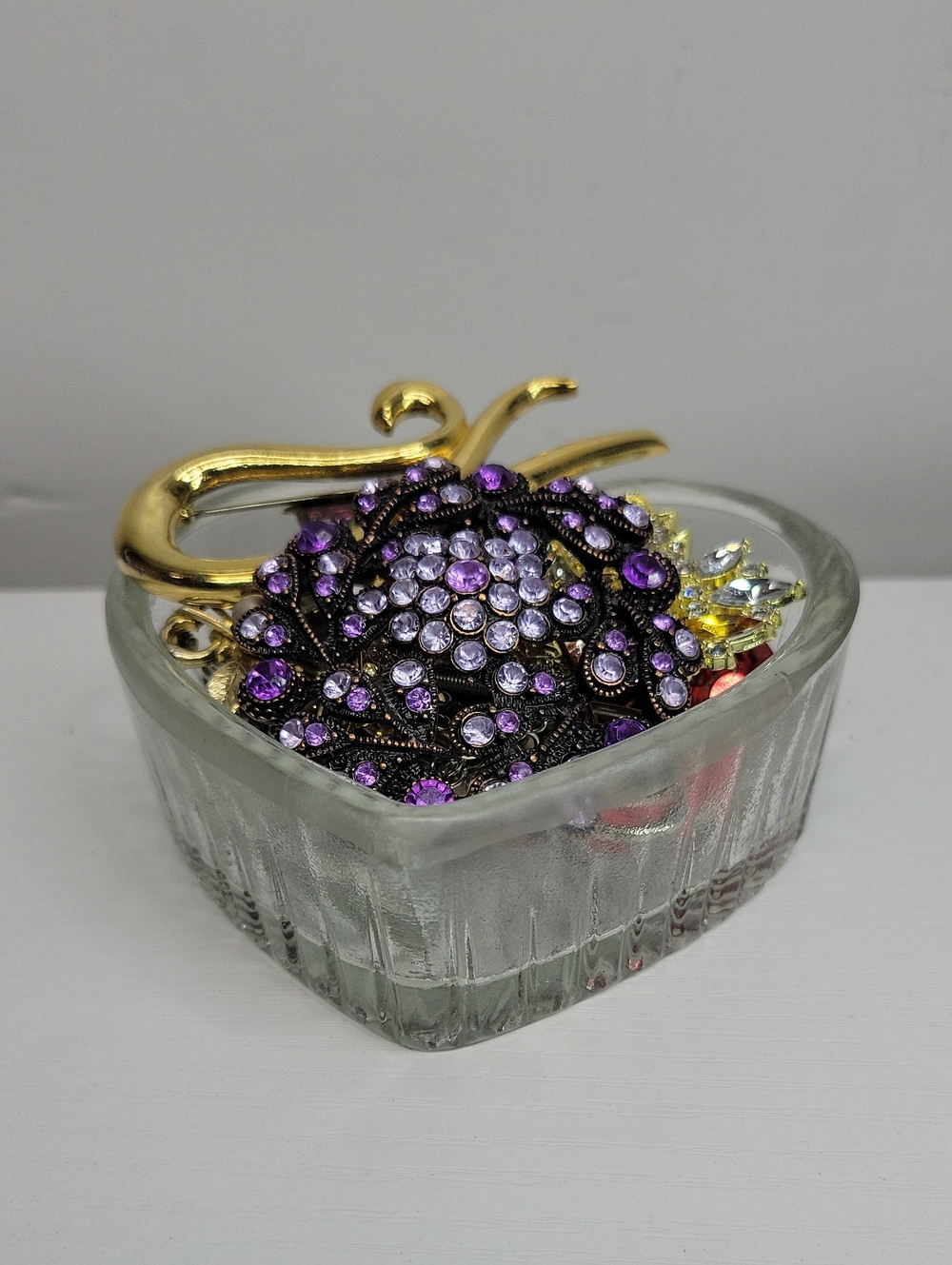 Glass Heart Filled With Brooches - Picture 2 of 3